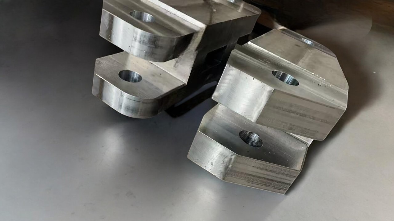 Set of finished machined replacement components
